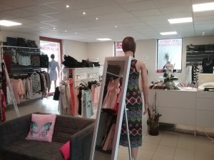 Aménagement magasin de vêtements + stock