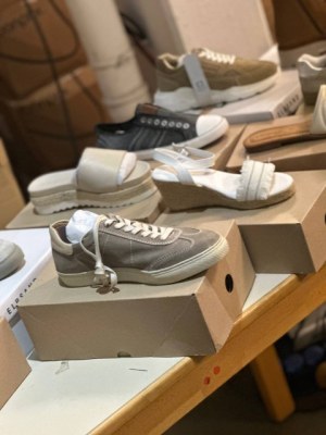 Offre de Lot de Chaussures Mixtes - Modèles Variés pour Femmes et Hommes à Partir de 6...