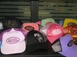 Magnifique lot de 100 casquettes von dutch