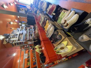 LIQUIDATION D’UNE BOUTIQUE DE CHAUSSURES FEMME