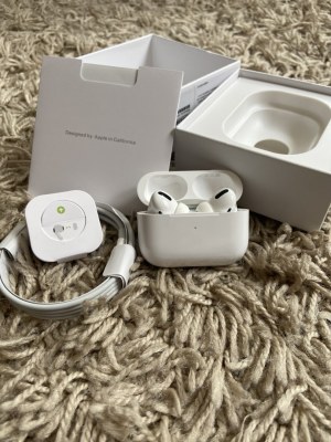 AirPods