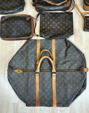 “Lot de 10 sacs et accessoires Louis Vuitton”