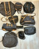 Un lot de 10 sacs et accessoires louis Vuitton vintage