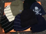 Lot de bonnets et paires de gants