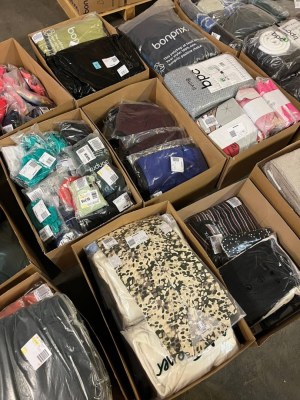 Vêtements en stock d'Allemagne pour femmes et hommes